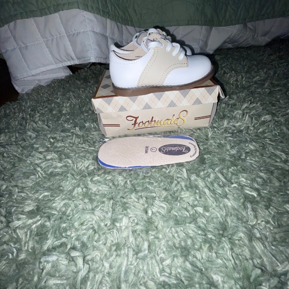 NWT Footmates Ecru Saddle Oxford Shoes - Picture 9 of 9